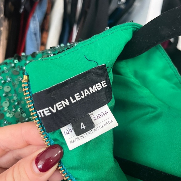 Stunning green sequins mid-cut top beautiful detailing zipper backed - Picture 3 of 3